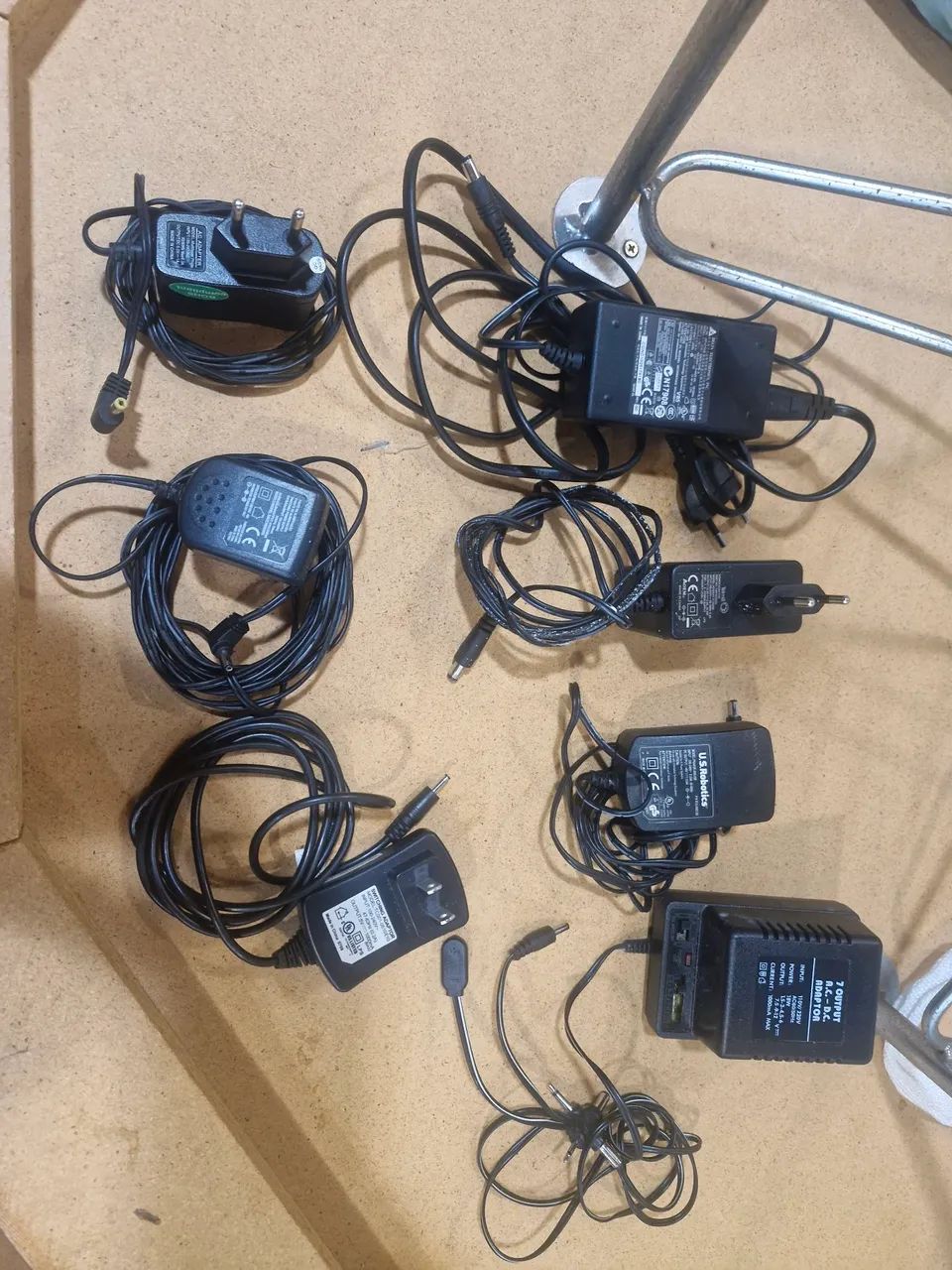 Carregadores e fontes diversos de 5 até 12 volts - Foto 3