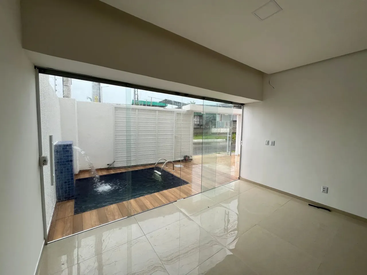 A CASA DOS SEUS SONHOS ESTÁ AQUI! Casa Duplex 3 quartos com Piscina à Venda Localização P