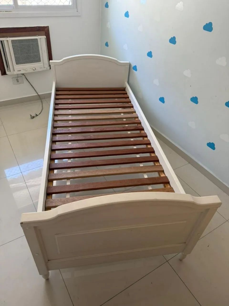 Cama de madeira