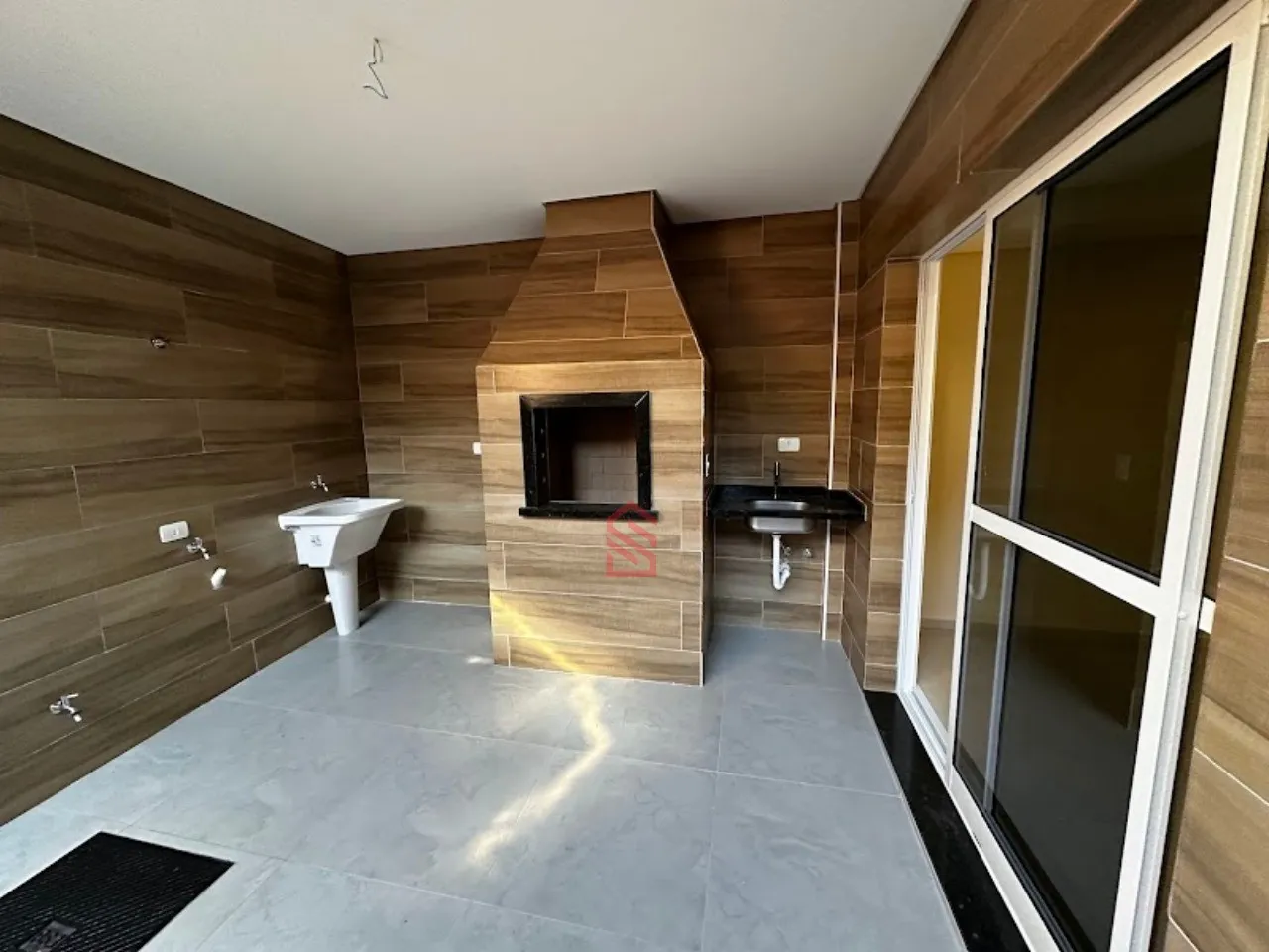 Excelente Sobrado à Venda em Curitiba-PR, Campo Comprido 3 Quartos, 1 Suíte, 2 Salas, 2 Ba