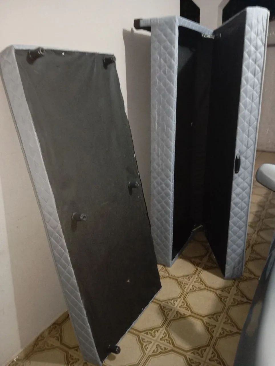 Vendo base de cama solteiro com baú e cama auxiliar - Foto 2
