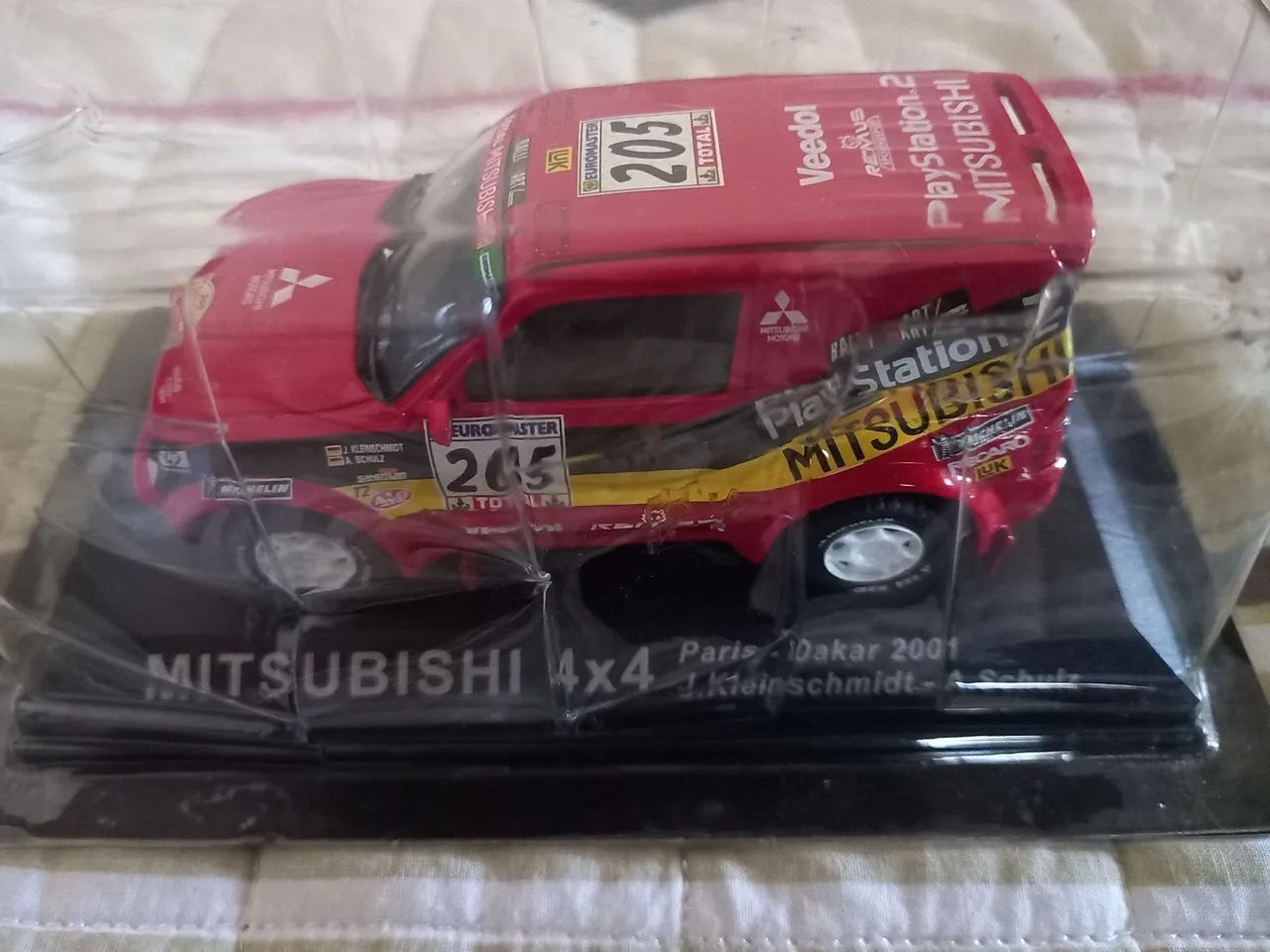 Miniatura Mitsubishi 4x4 Paris Dakar 2001 escala 1/43 - Foto 3
