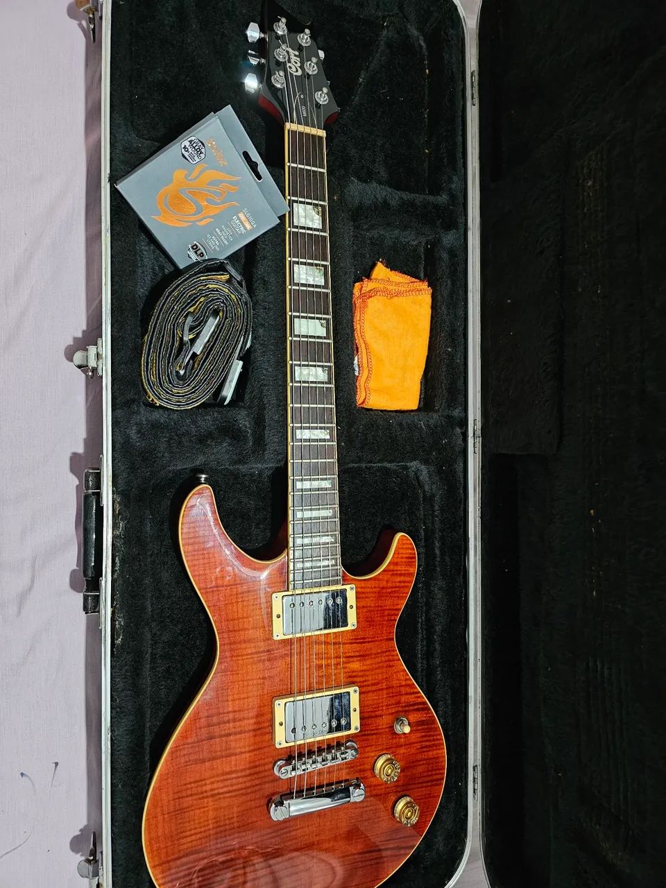Guitarra Cort M600 + case rígido Gator - Foto 6