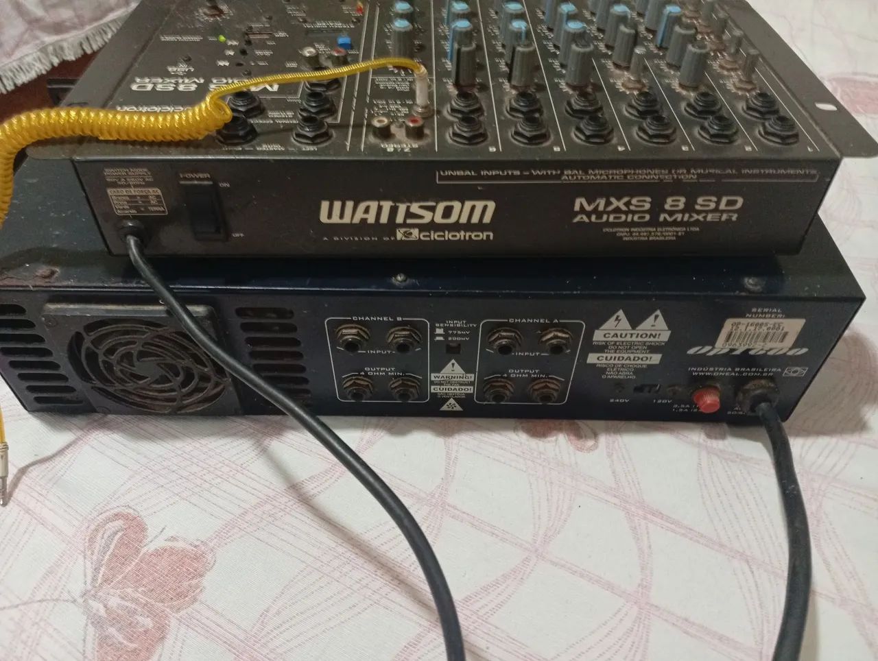 Amplificador e mesa usados em ótimo estado  - Foto 3