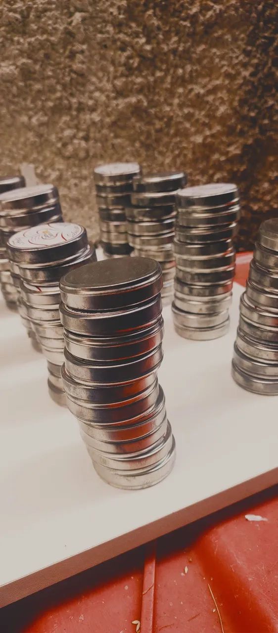 Latas decorativa 140 unidades 