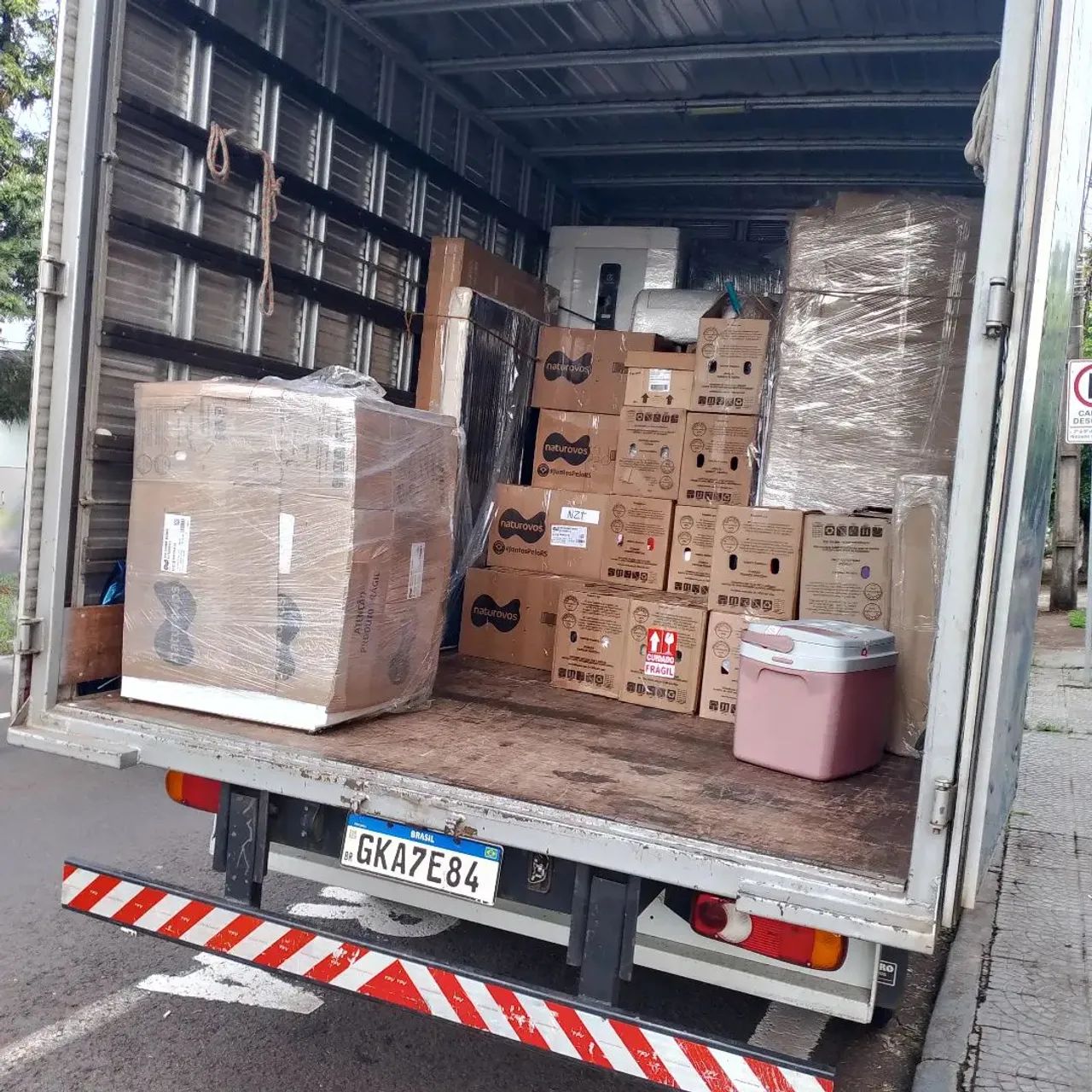 Frete mudança Maringá região e interestadual com equipe para carregar e descarregar.