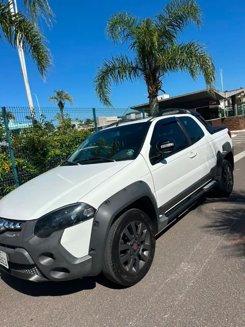 Fiat Strada Adventure1.8/ 1.8 Locker Flex CD 2017 - Foto 4