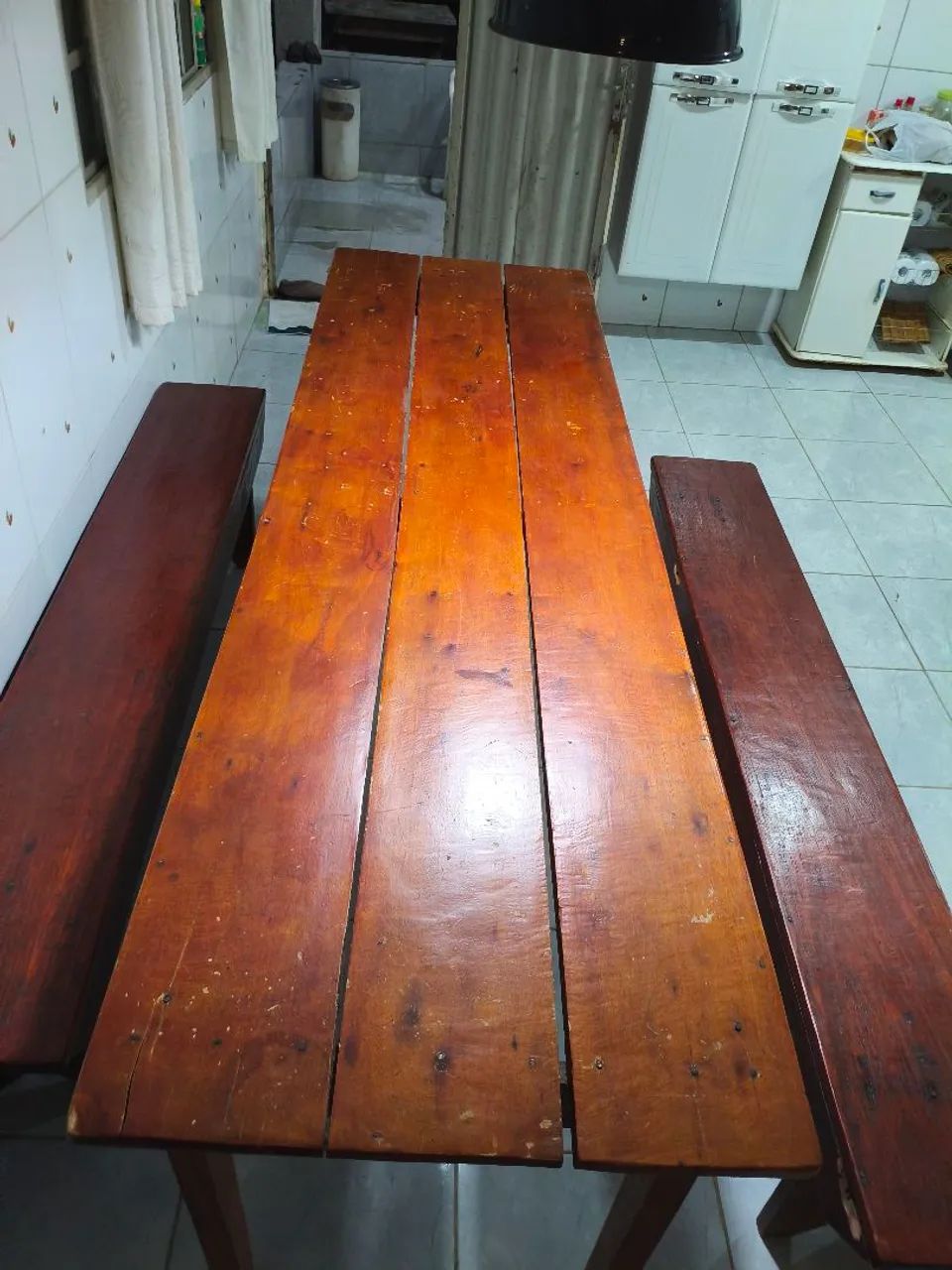 Vendo mesa de madeira maciça de 2 e meio metros de comprimento  - Foto 2