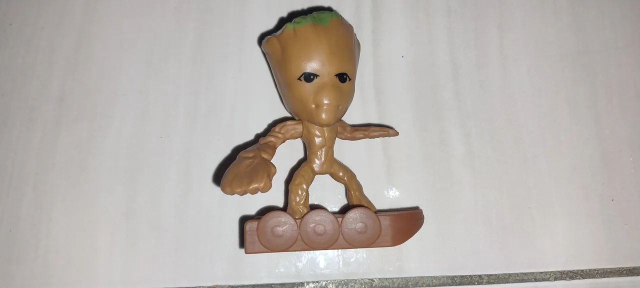 Boneco Groot mc Donald's mão que movimenta 2022 marvel em perfeito estado