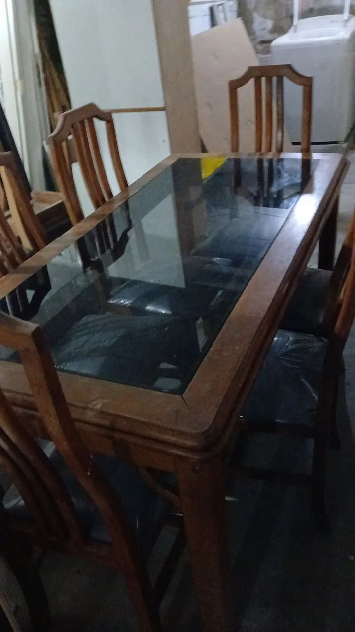 Mesa com 6 cadeiras