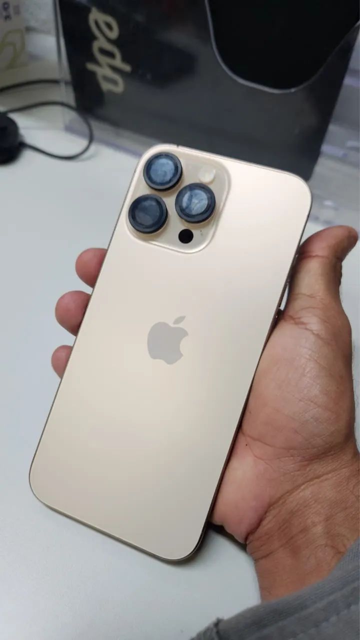 Vendo iPhone 16 PRO MAX GOLD 
