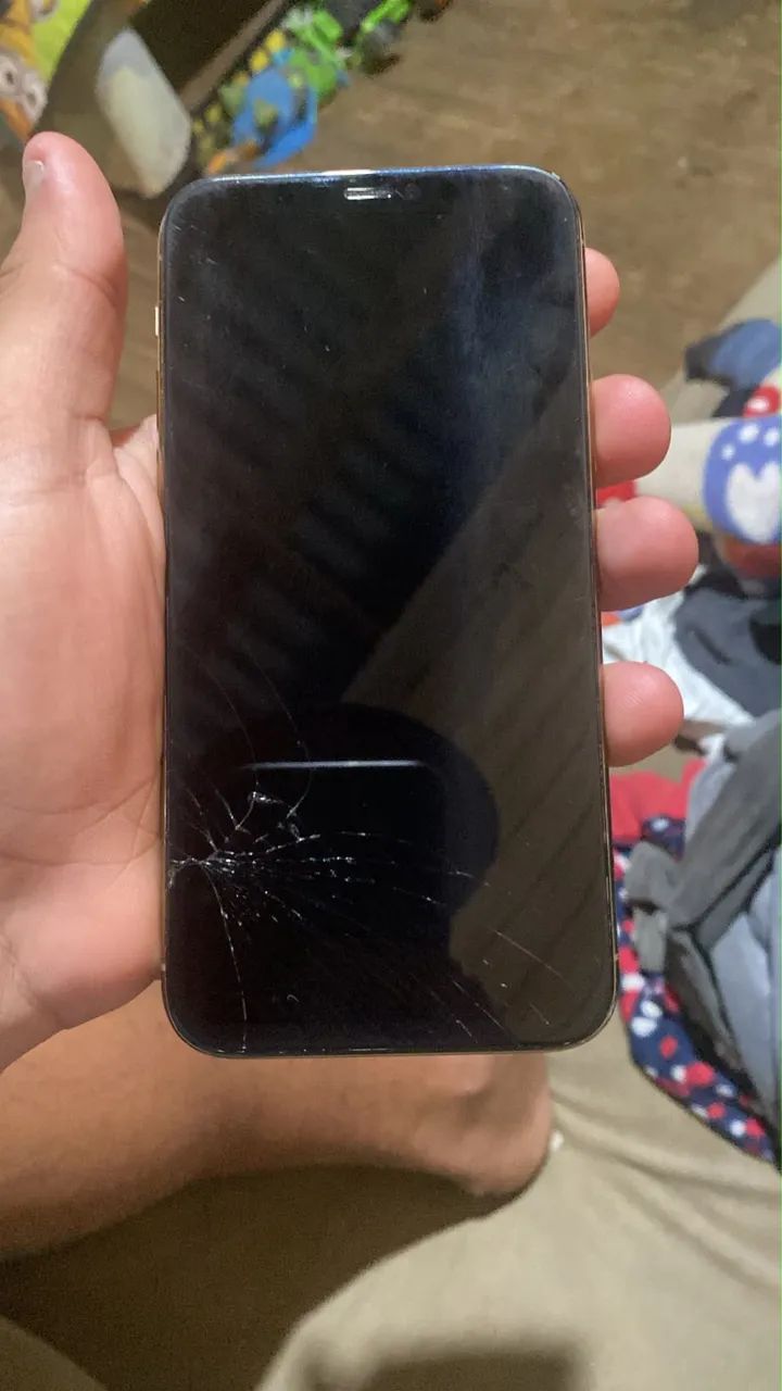 iPhone 11 Pro dourado 