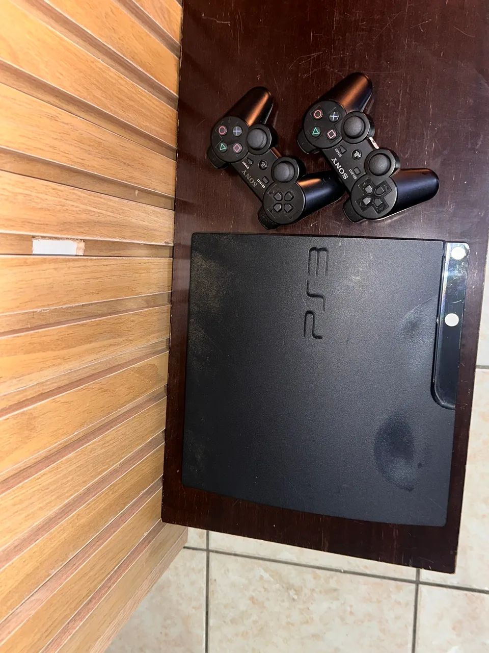 PS3 Desbloqueado + dois controles 