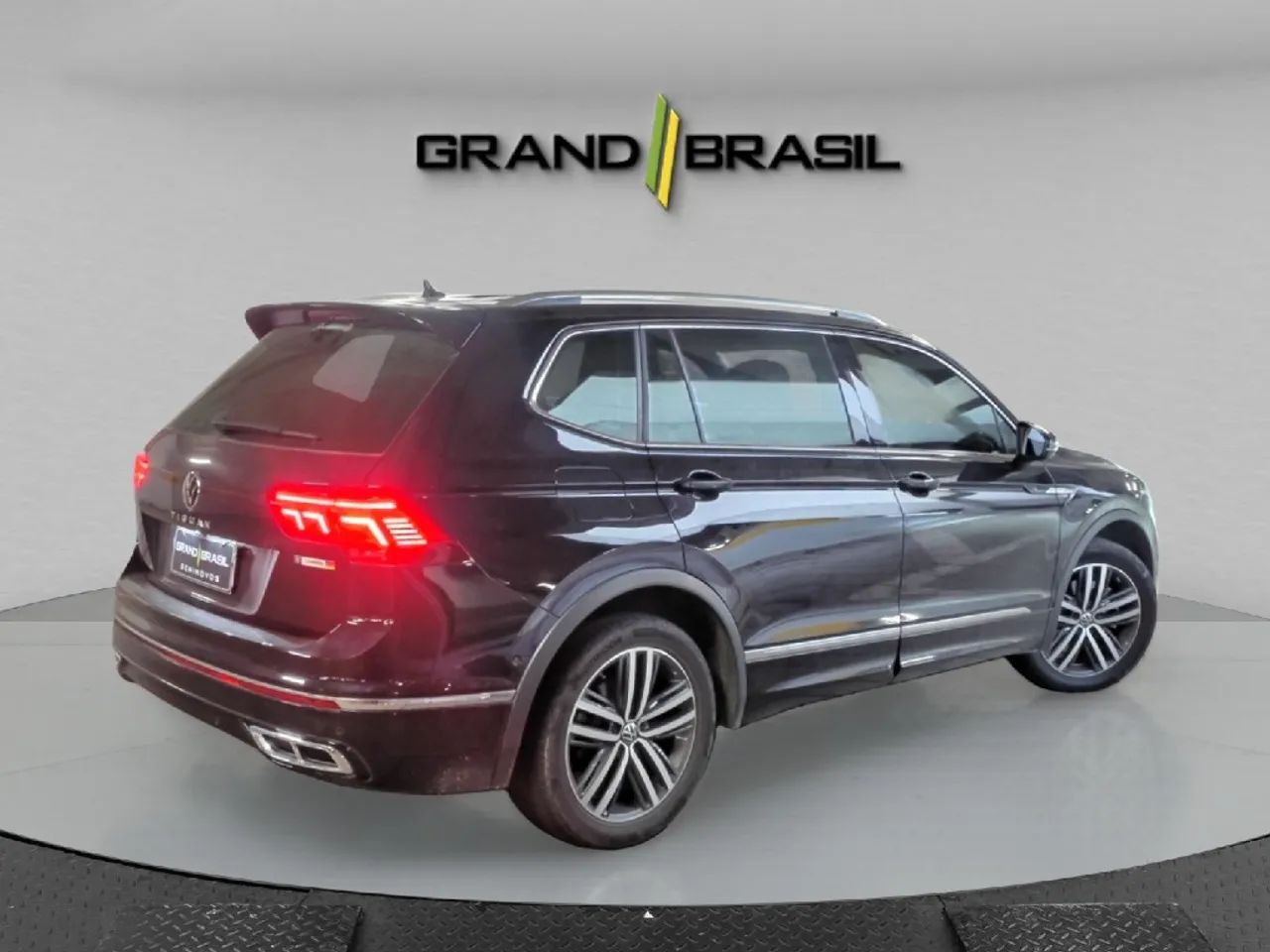 Volkswagen Tiguan Allspac R-Line 300 TSI 2.0, foto 3 de 14