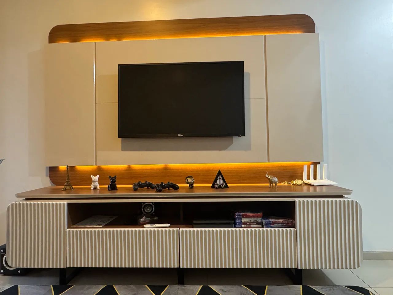 Estante Completa para Sala: Painel + Rack Ripado com LED