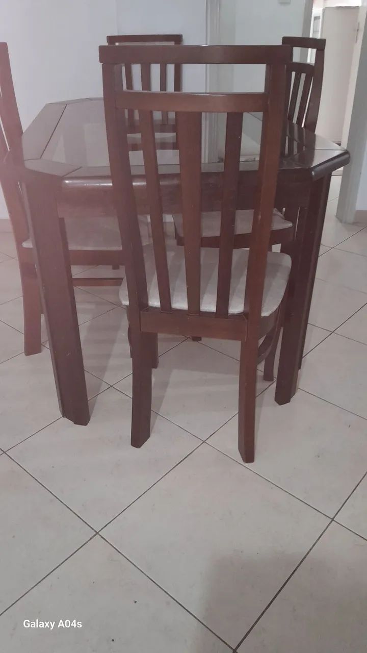 Mesa com 6 cadeiras - 0,93 x 1,53 m