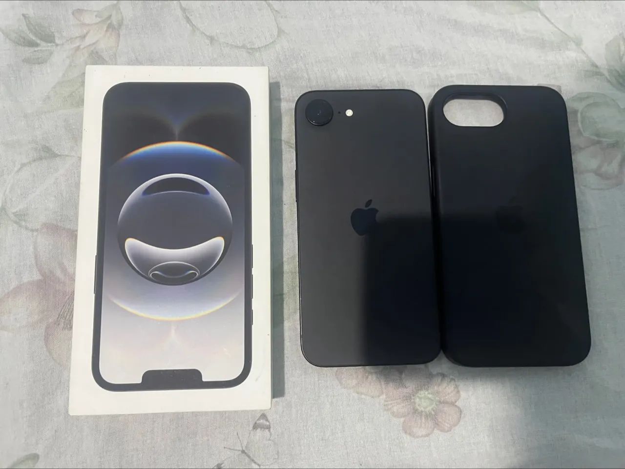 iPhone 16e em perfeito estado 