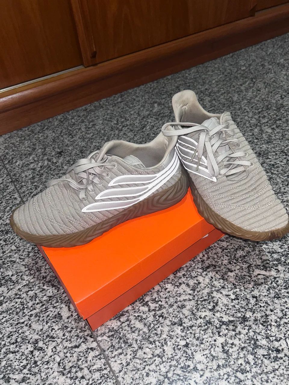 tenis adidas sobakov cinza 42 - Foto 2