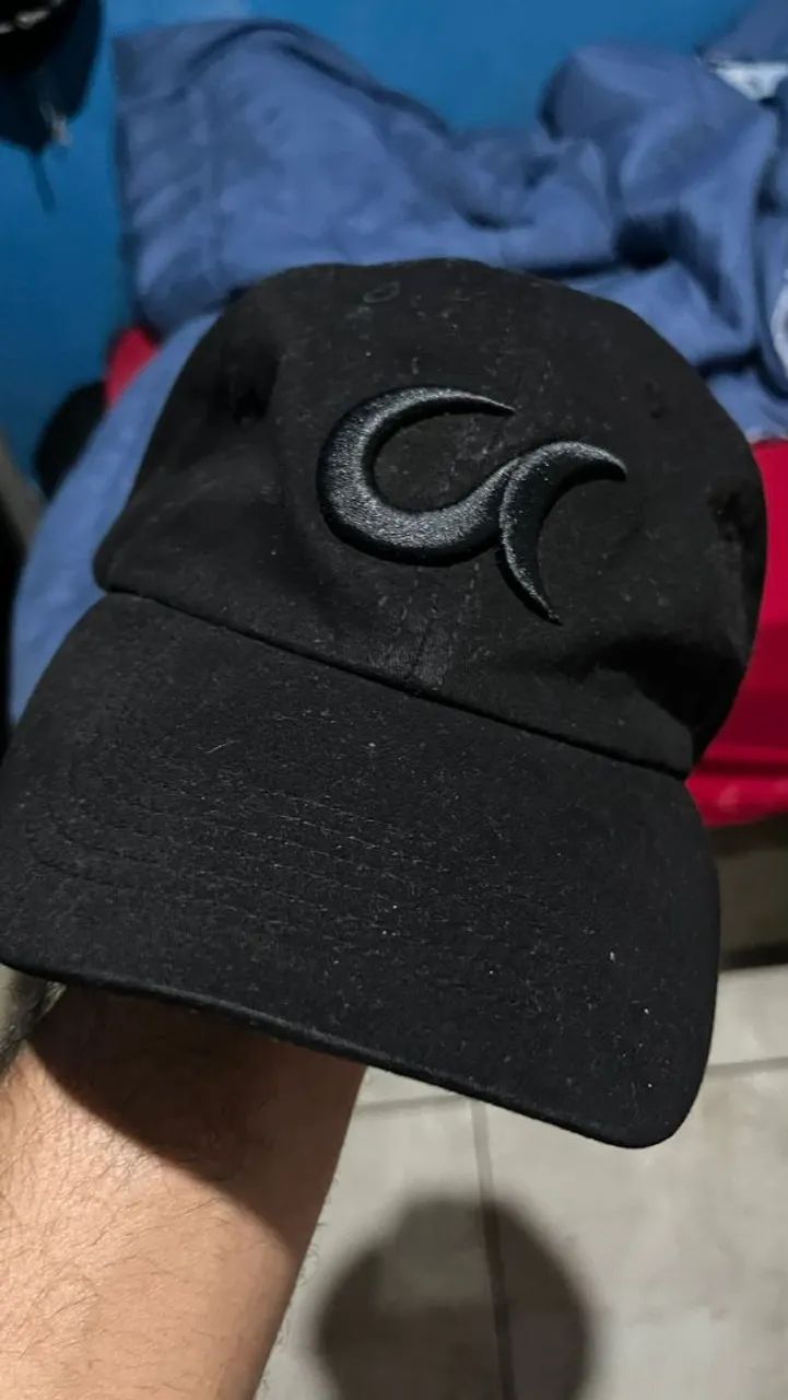 Boné novo