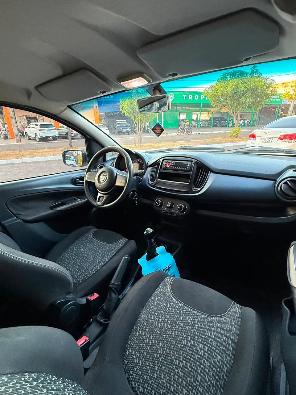 Fiat Uno Attractive 1.0 Flex 6V 5P 2021 - Foto 4