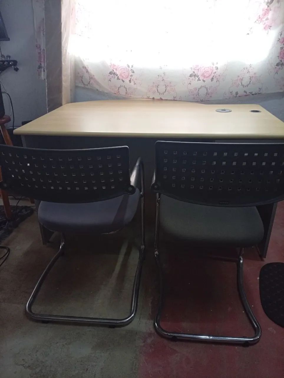 Mesa c/ 2 cadeiras ( escritório) - Foto 5