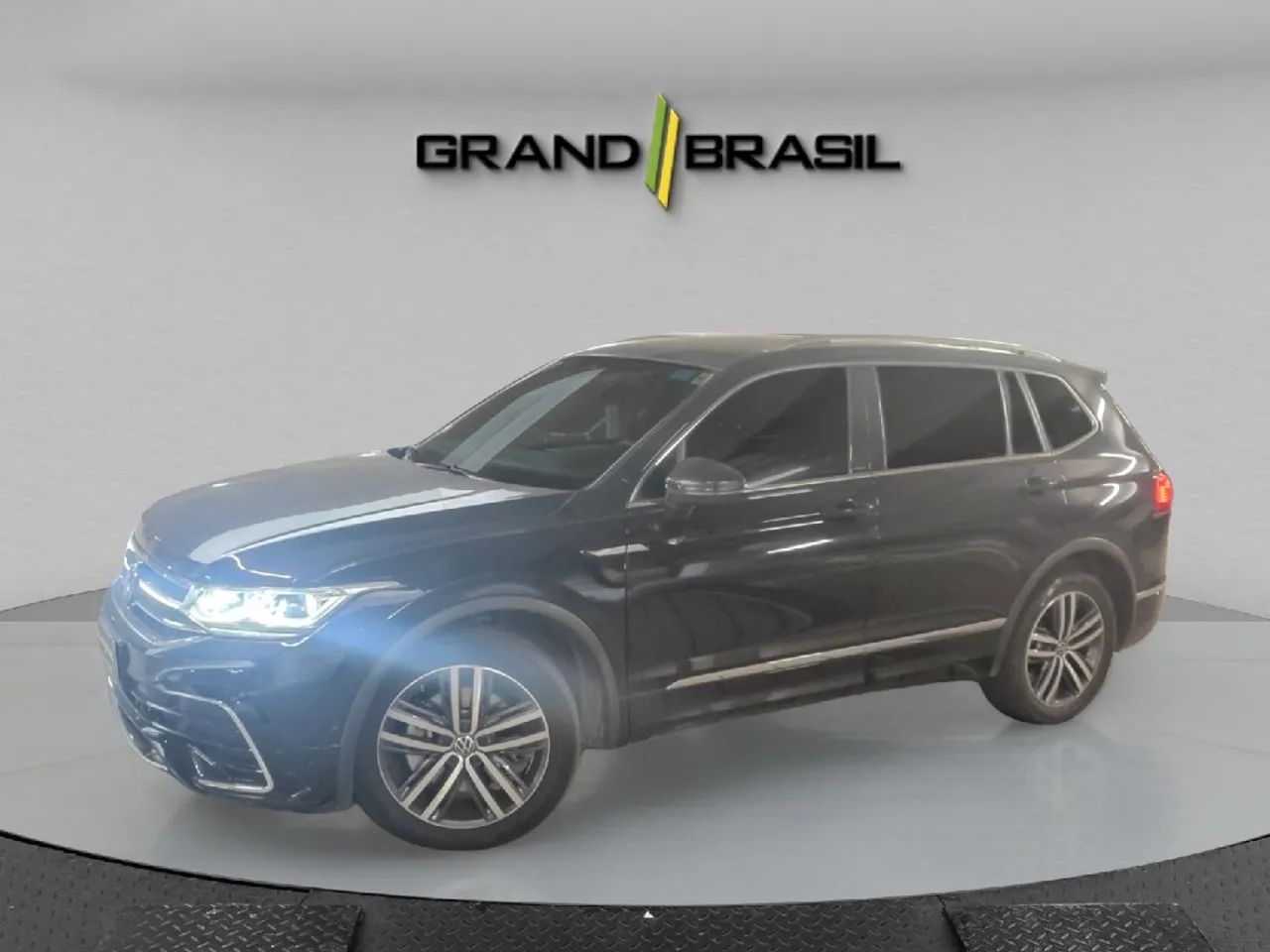 Volkswagen Tiguan Allspac R-Line 300 TSI 2.0, foto 7 de 14