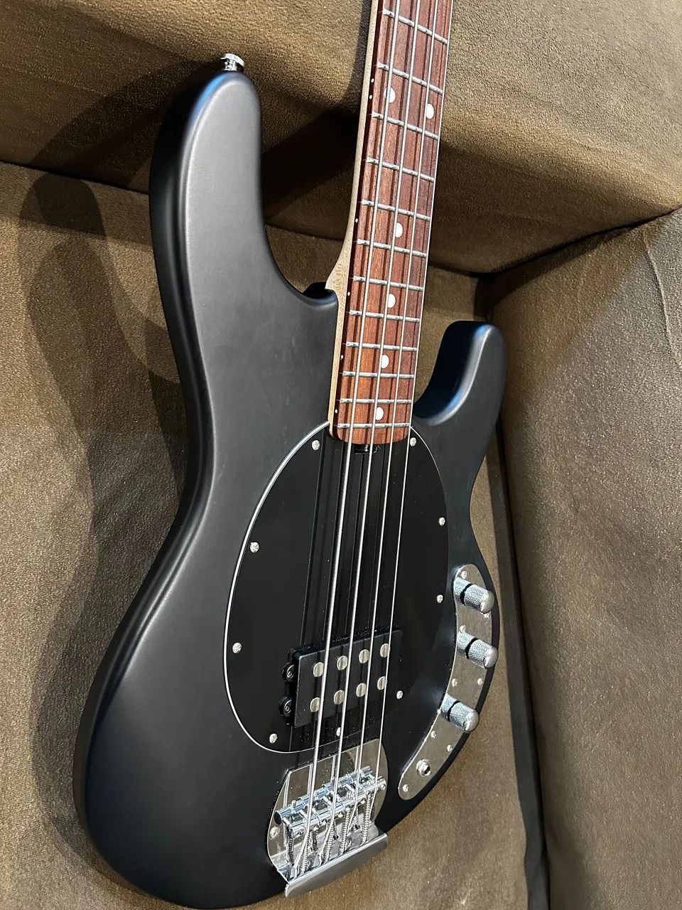 Sterling Ray 4 music man - Instrumentos musicais - Adrianópolis