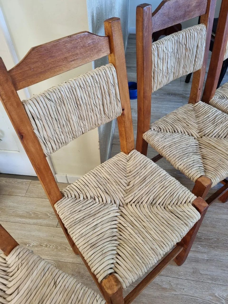 4 cadeiras novas  - Foto 2