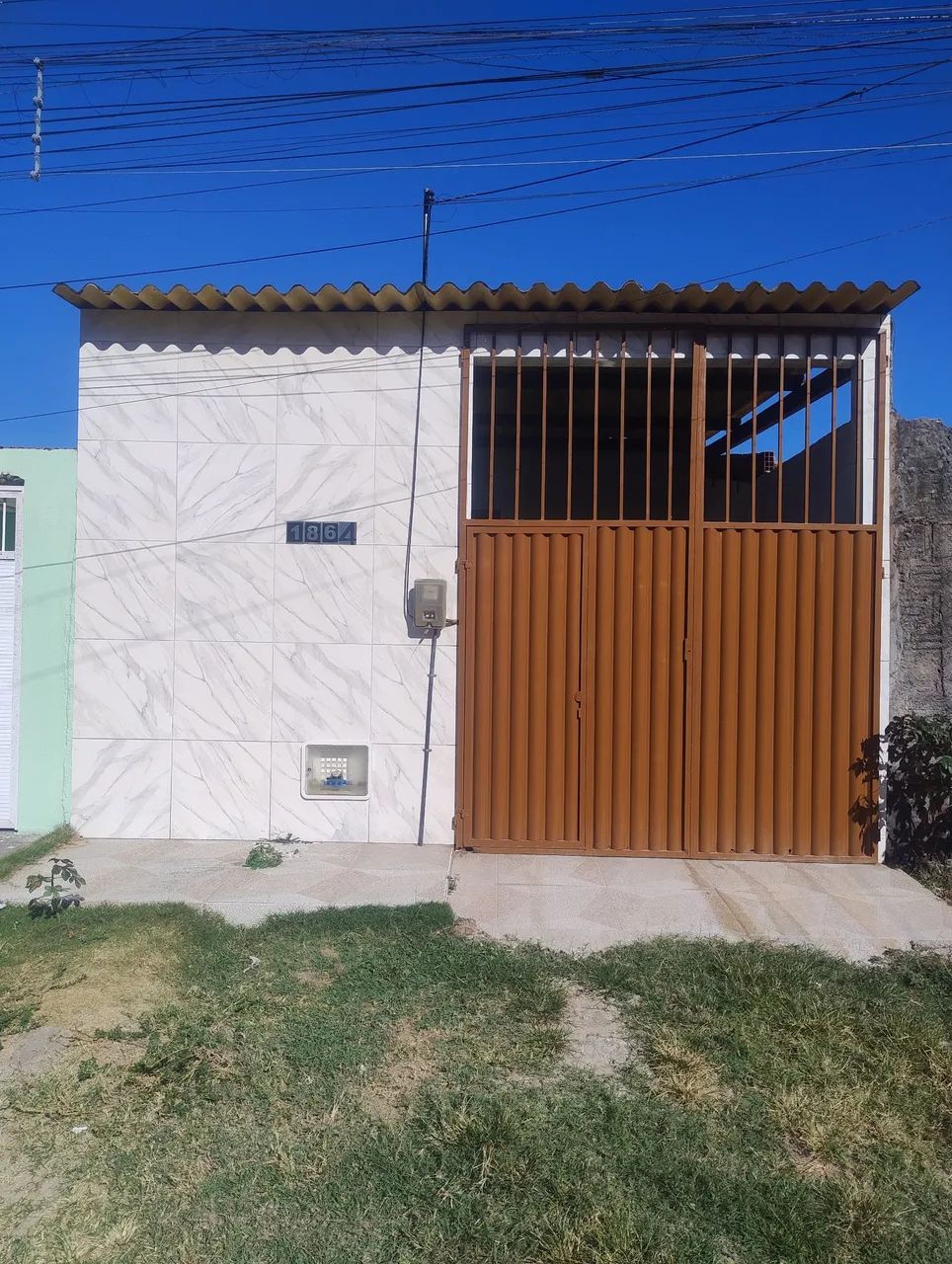 Vende-se casa semi nova 