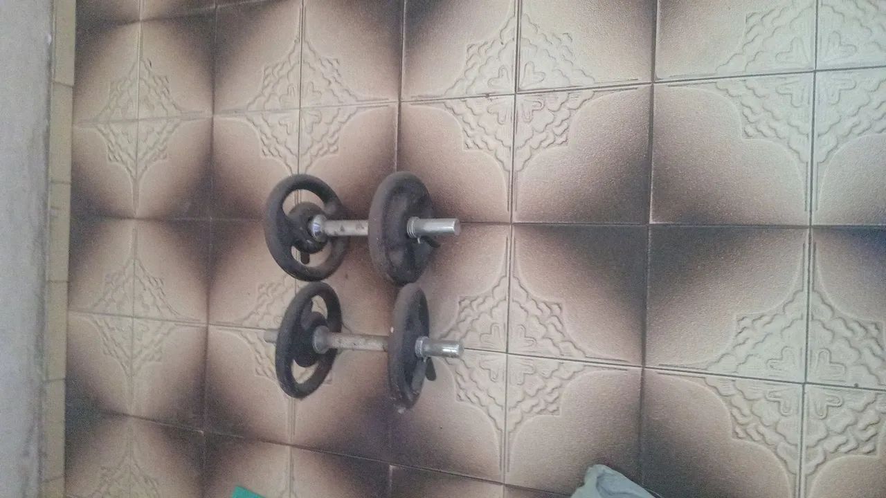 Vendo 02 hateres c 04 anilhas de 3kg