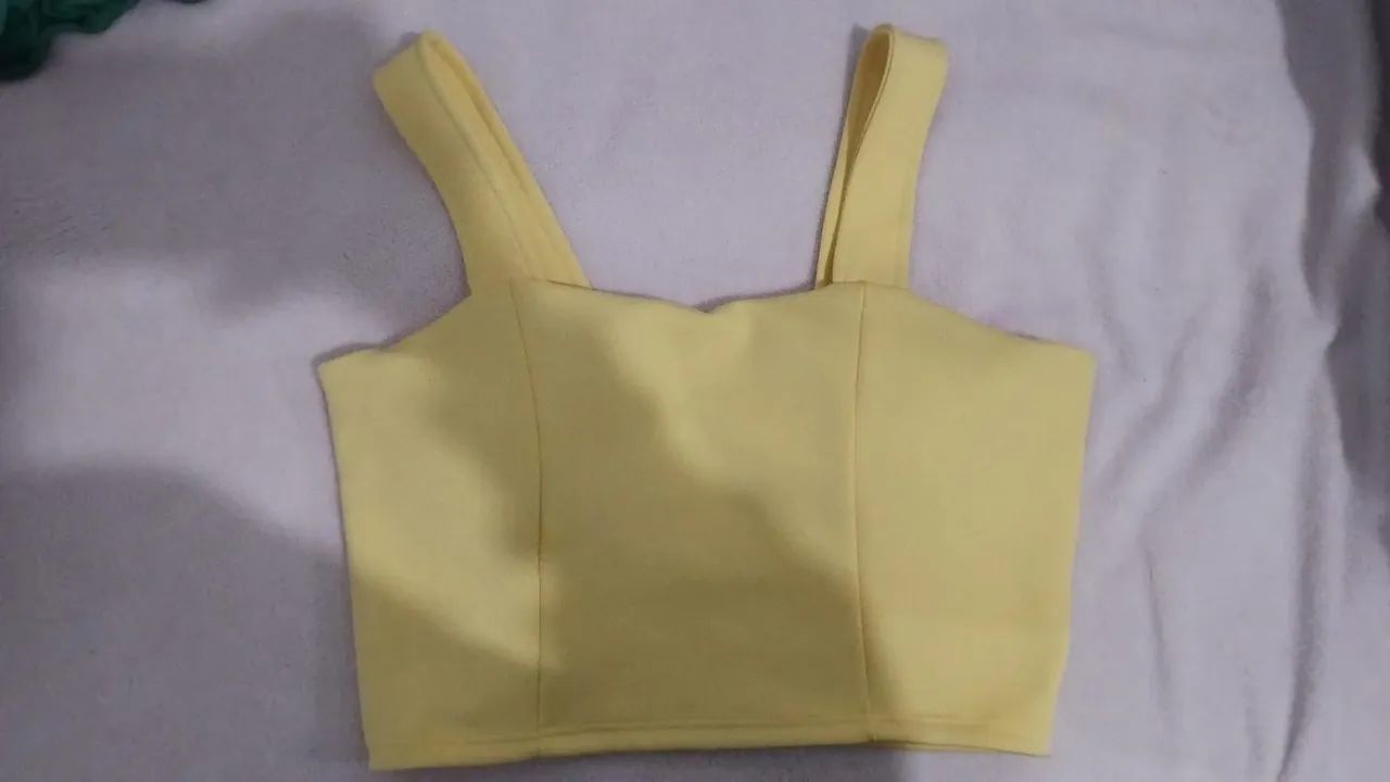 Top amarelo