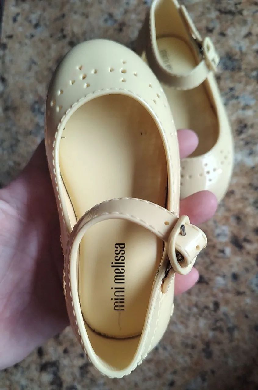 sapatilha estilo boneca da marca Mini Melissa  - Foto 4