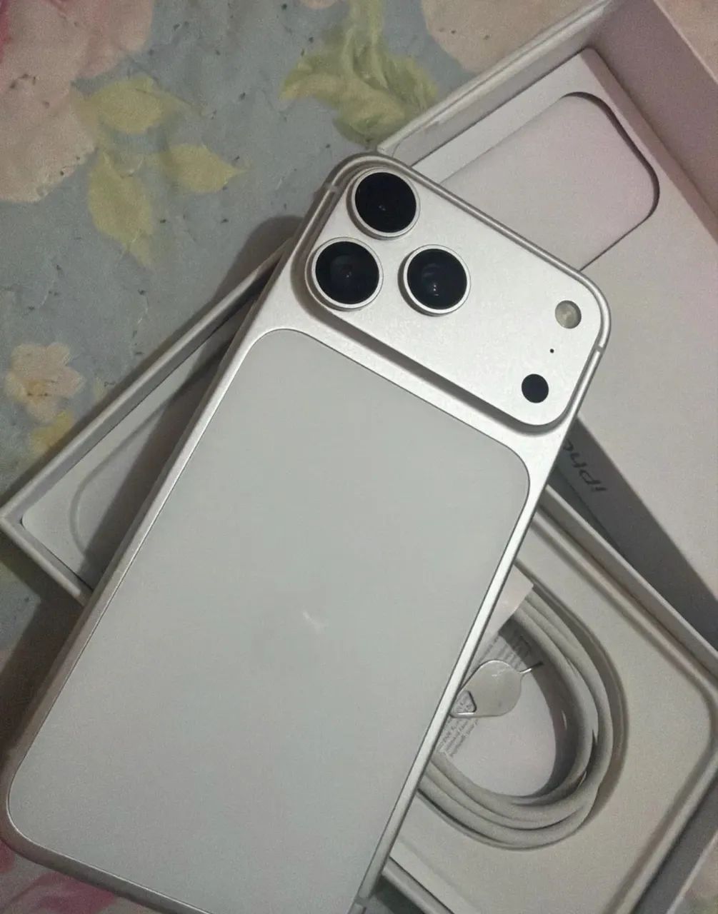 IPHONE 17 PRO SILVER- 2 MESES DE USO - Foto 2