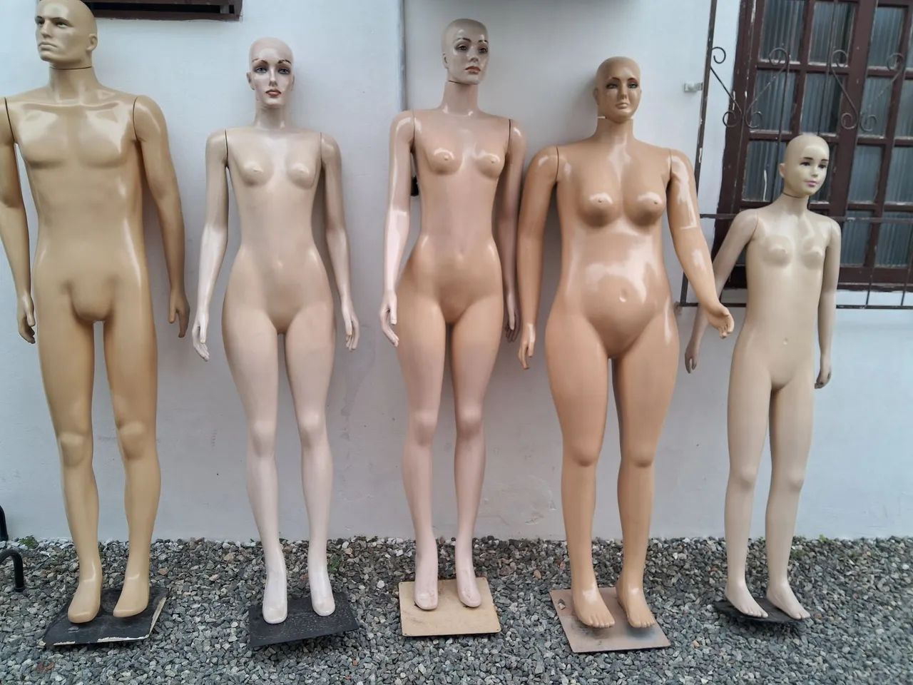 Vendo manecos e araras 