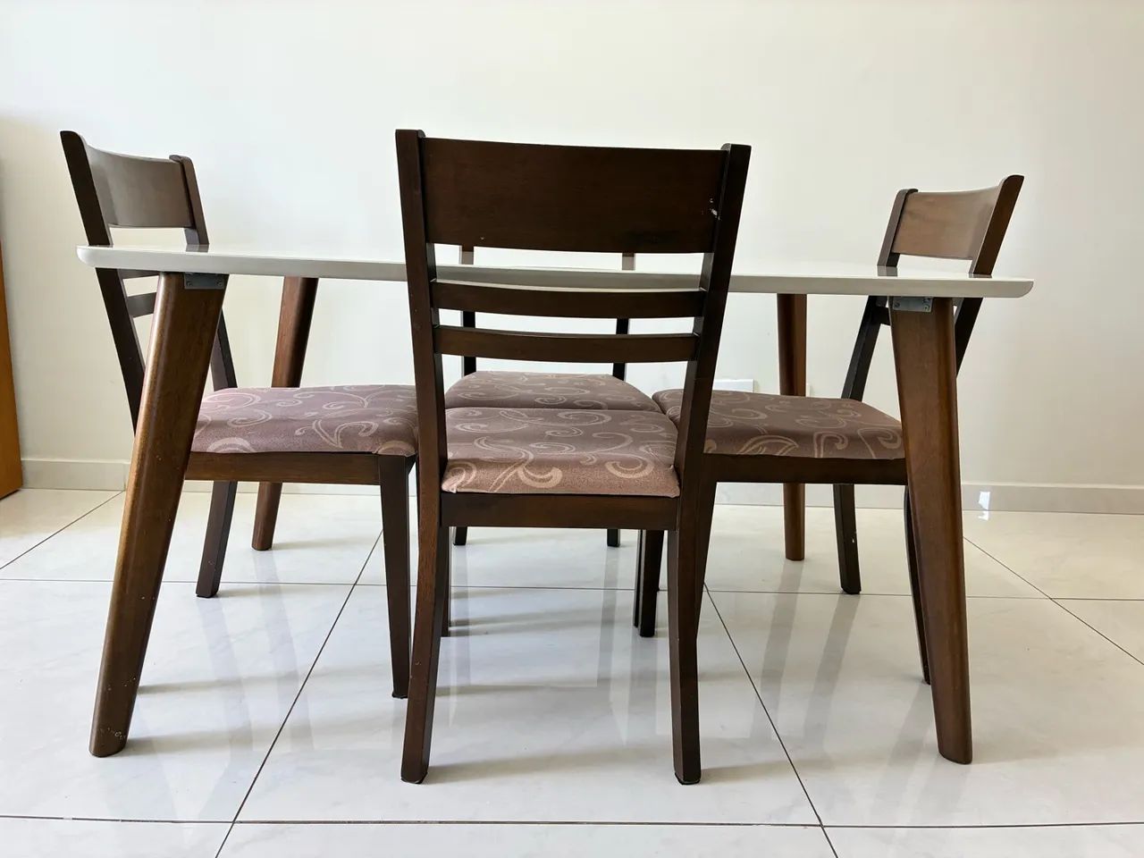 Mesa + 4 cadeiras  - Foto 4