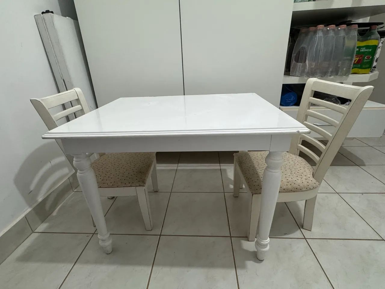 Mesa infantil com 2 cadeirinhas de madeira  - Foto 3