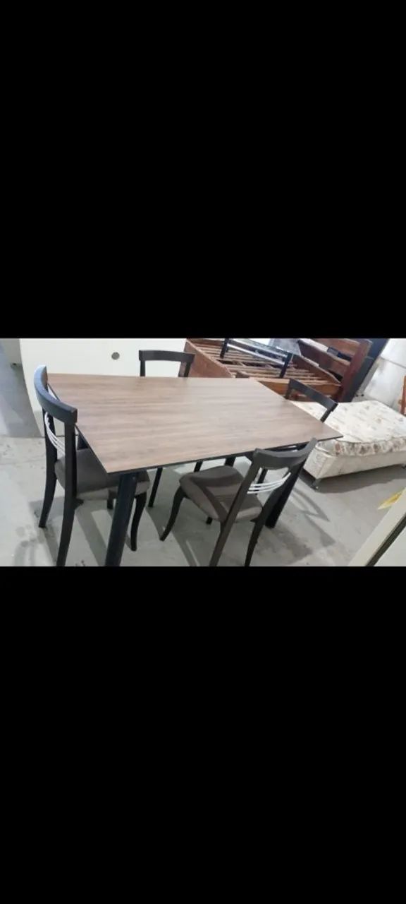 Mesa usada com  4 cadeiras(OBS:Leia a descrição)