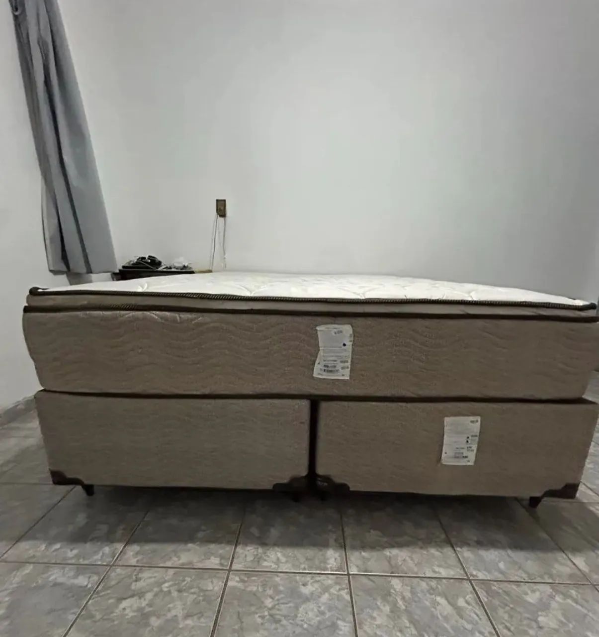 Cama box queem 