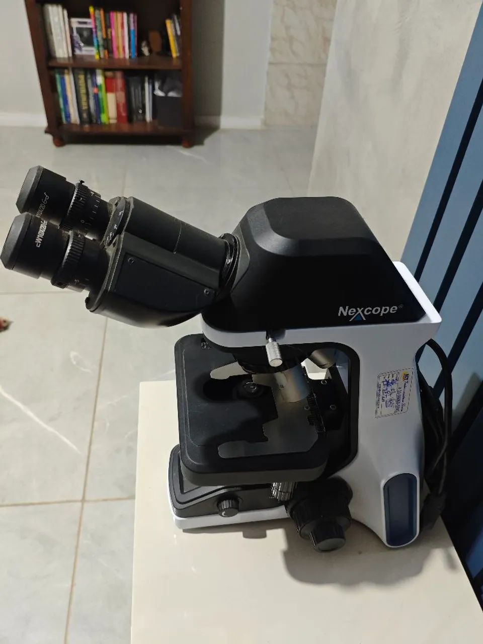 Vendo microscópio NEXCOPE NE300