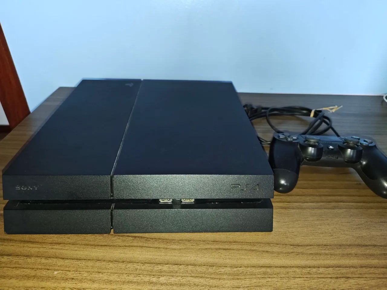 Vendendo ps4 com 2 controles 