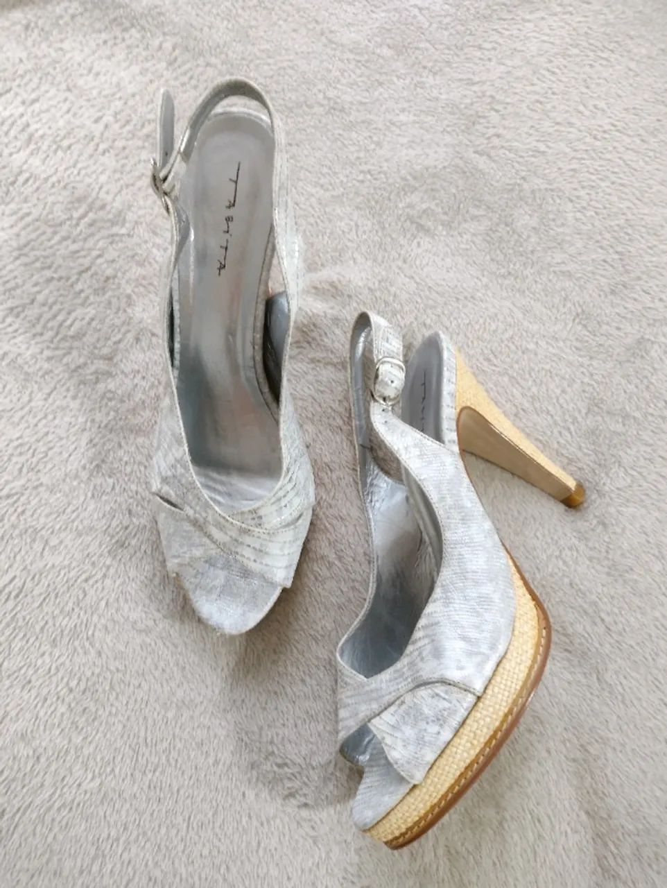Sandália Tabita com Salto Alto Peep Toe - Foto 2