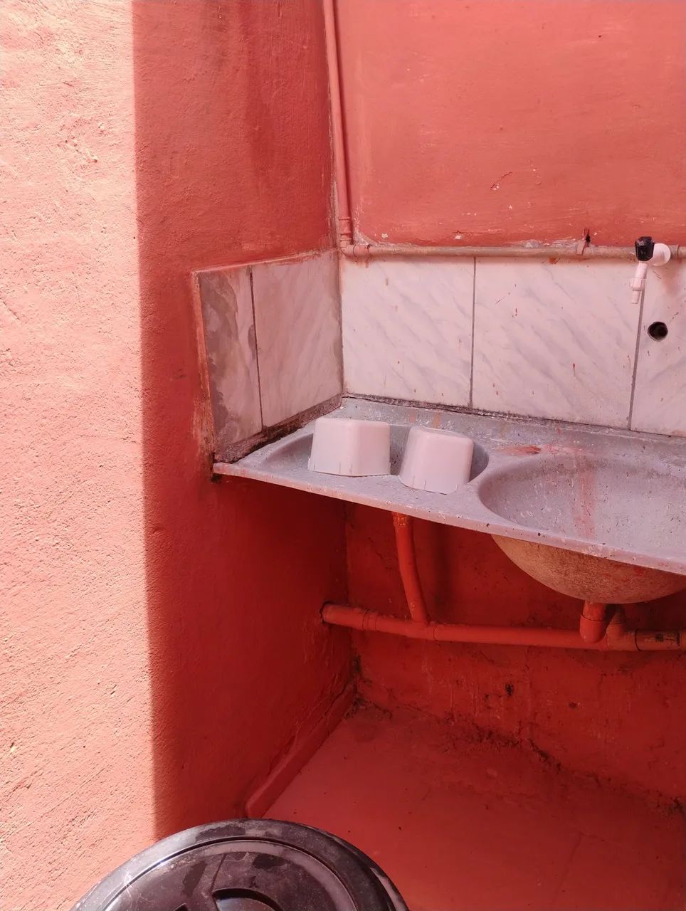 Alugo kitnet com quarto sala única banheiro e área de serviço  - Foto 4
