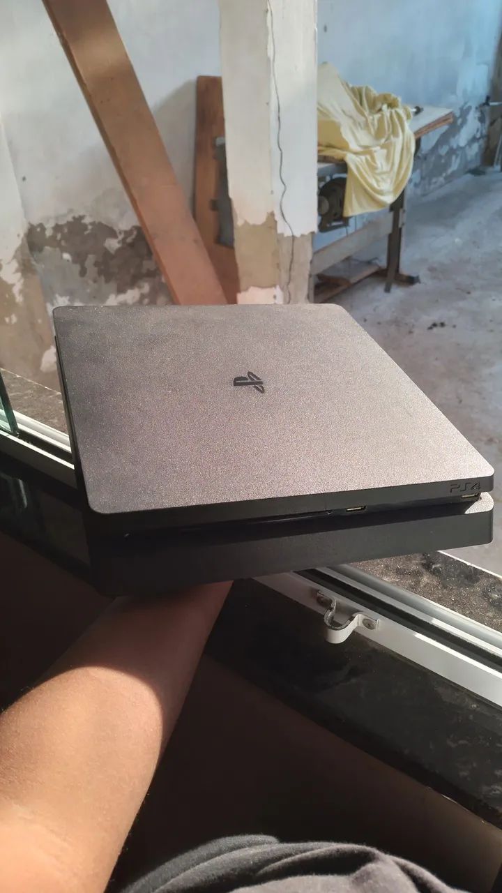 PS4 SLIM 500GB + 2 CONTROES + 4 JOGOS - Foto 3