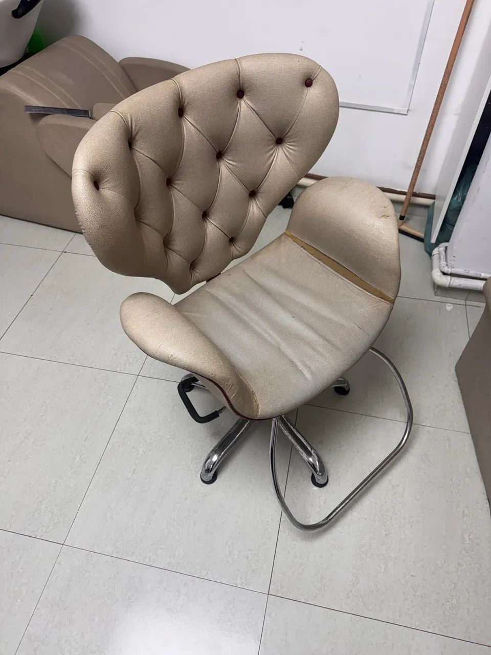 Cadeira de salão / barbeiro/cabeleleira - Foto 2