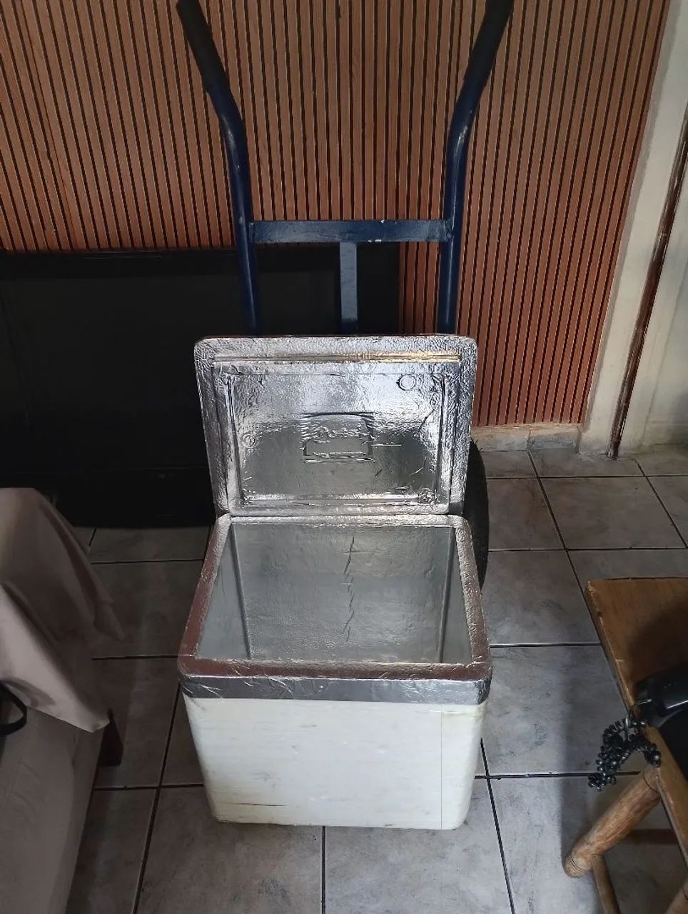 Carrinho de carga e Caixa de isopor 45lt - Foto 3