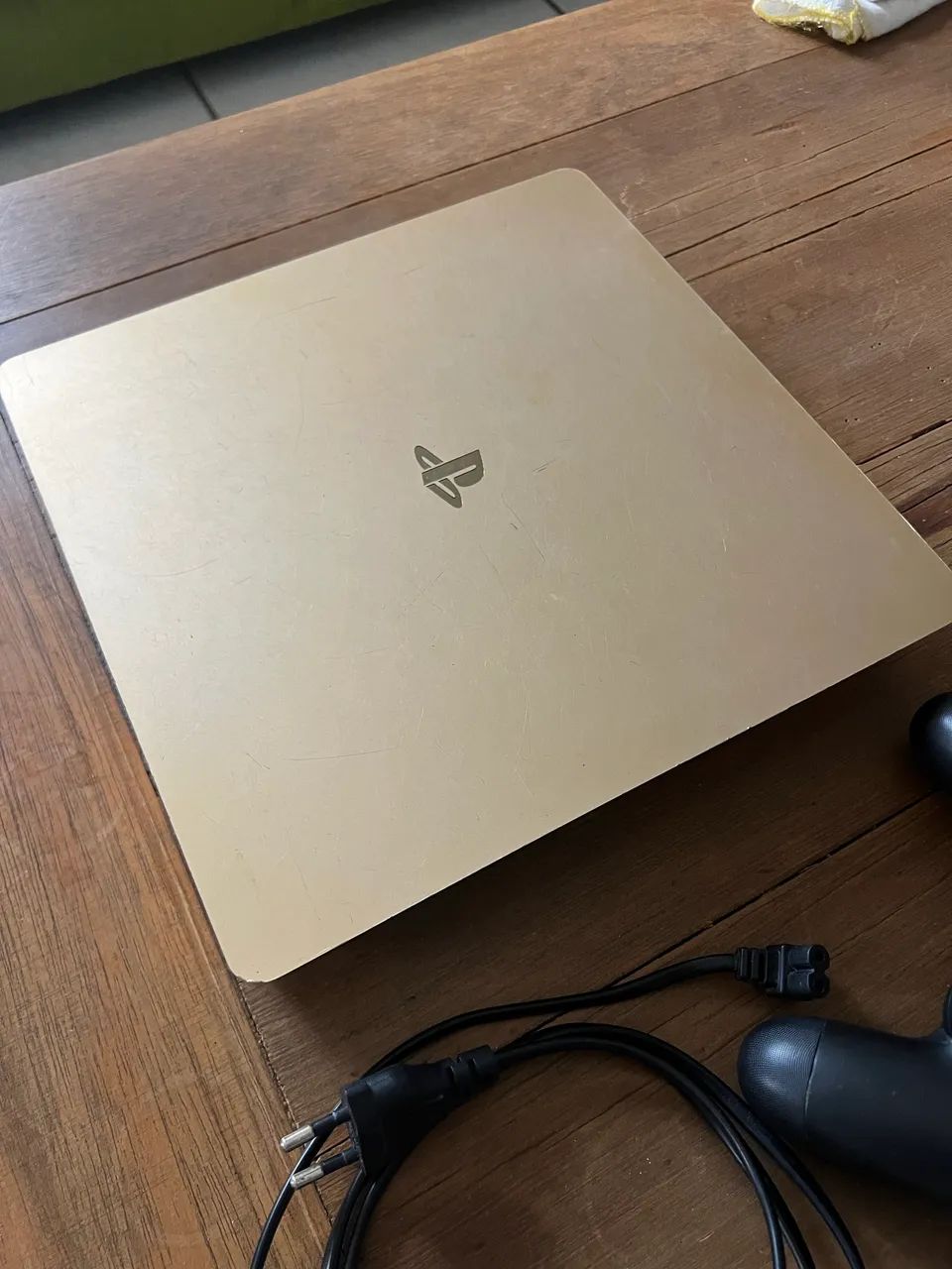PS4 Edição Limitada Gold + Controle Original - Foto 2
