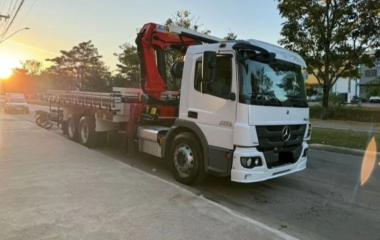 Mb Atego 2429 6x2 2024 com munck 