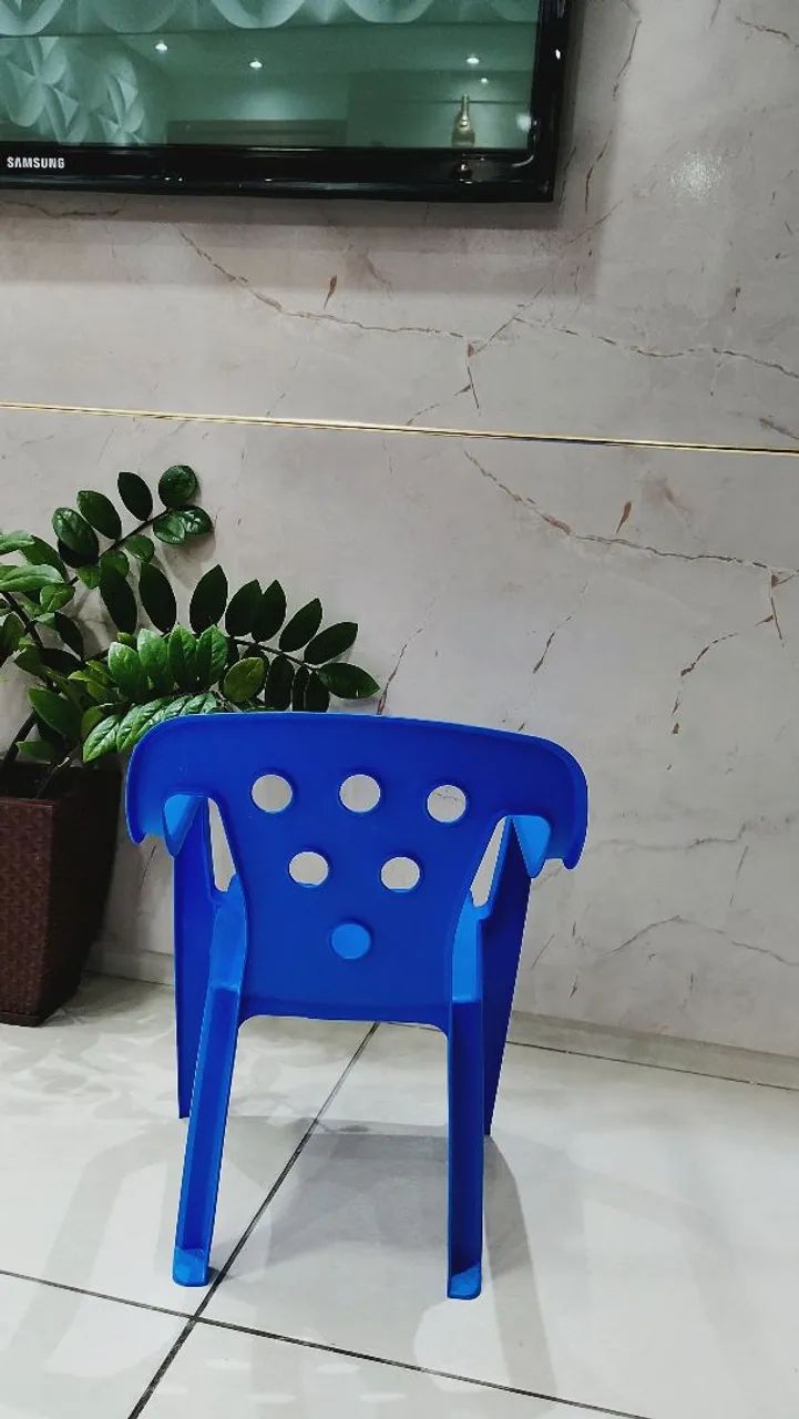 Cadeira infantil de plástico resistente  - Foto 2
