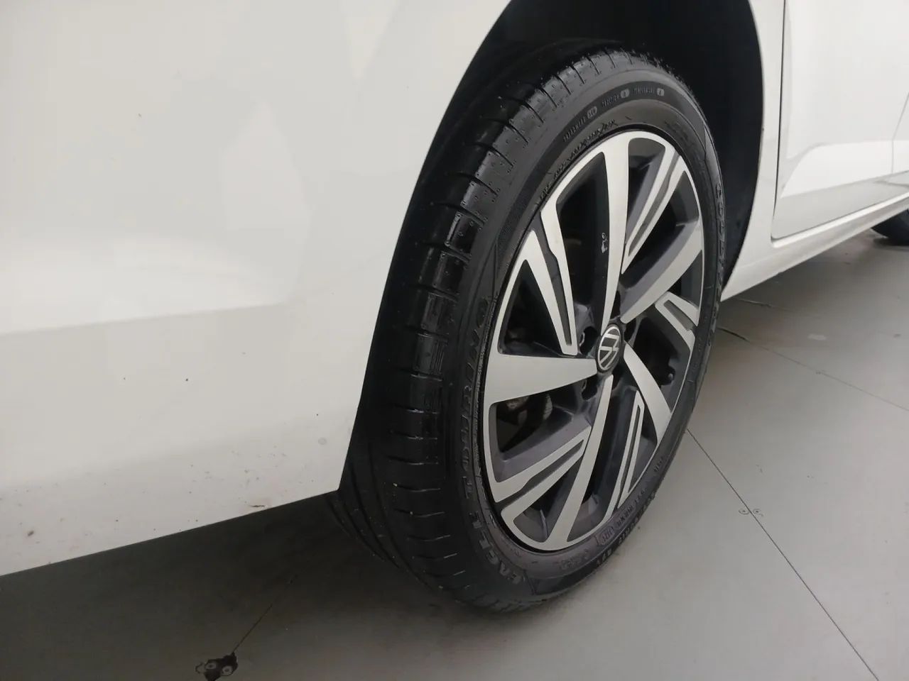 Volkswagen Virtus Highline 200 TSI 1.0 Flex 12V Aut, foto 14 de 18