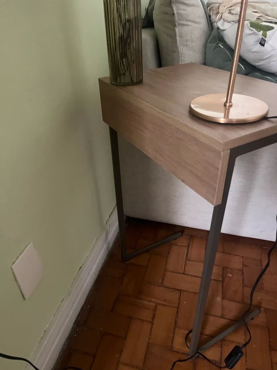 Mesa de apoio lateral para sofa ou cama - Foto 4